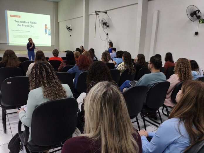 Maringá reúne 300 profissionais em oficinas para integrar serviços de proteção a crianças