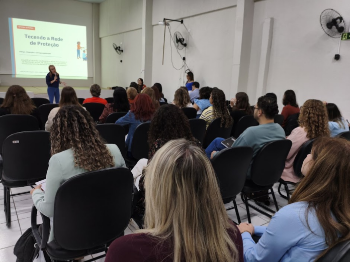 Maringá reúne 300 profissionais em oficinas para integrar serviços de proteção a crianças