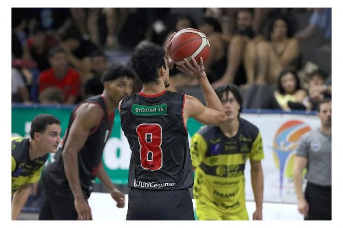 Basquete masculino de Londrina volta ao cenário nacional depois de cinco anos
