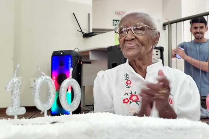 Maria Ferreira Alves completa 100 anos com vida ativa no CCI Norte de Londrina