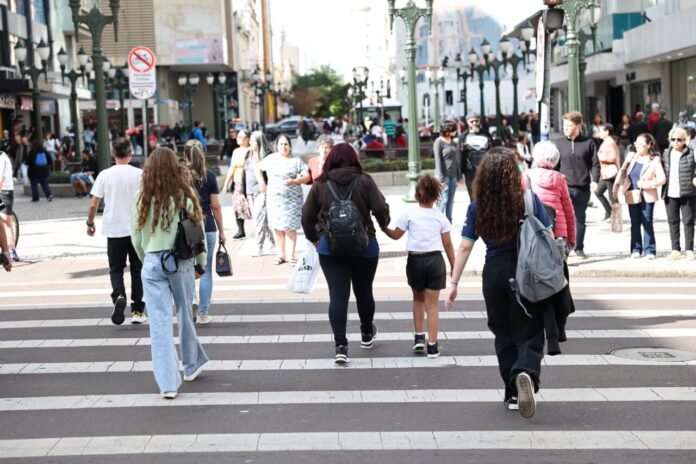 Paraná chega a 11,95 milhões de habitantes e ultrapassa crescimento nacional