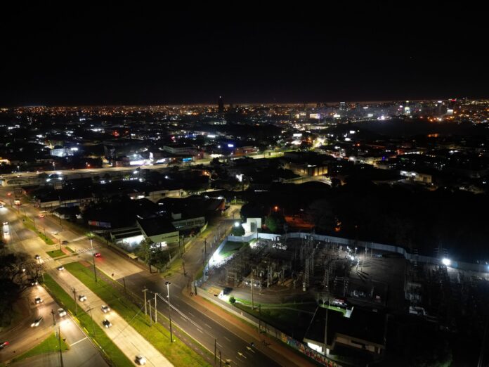 Cinco bairros ganham iluminação em LED; cidade já tem 60% modernizado