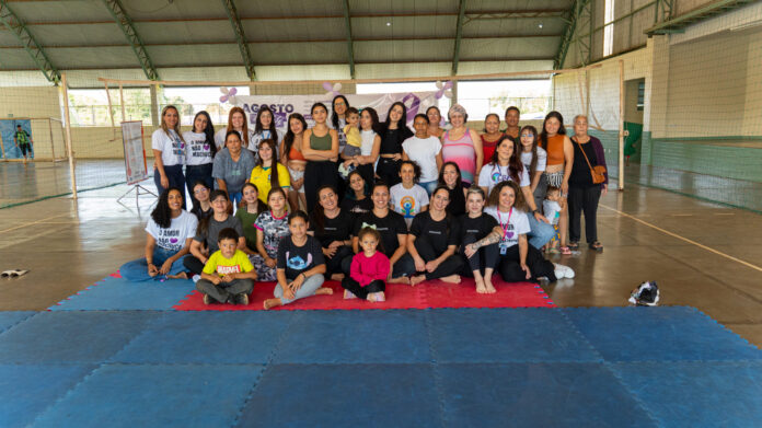 30 mulheres aprendem defesa pessoal em aula gratuita no Centro de Convivência Bubas