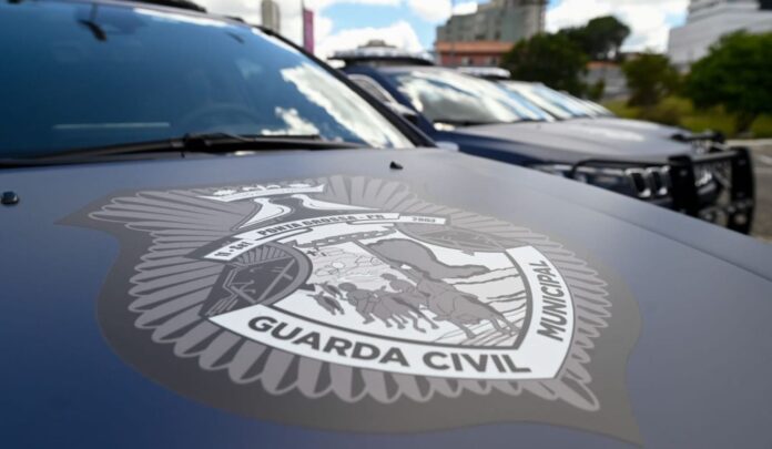 Homem ameaça ex-companheira, resiste à abordagem e é preso no Centro de Ponta Grossa