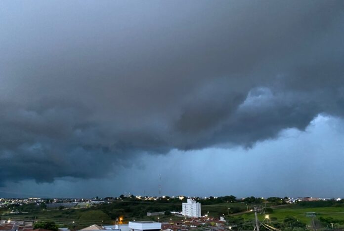 Chuva intensa e rajadas de 70 km/h; Energisa coloca equipes em prontidão em Guarapuava