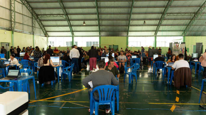 Foz Exercendo a Cidadania oferece 12 serviços grátis até sábado em bairro