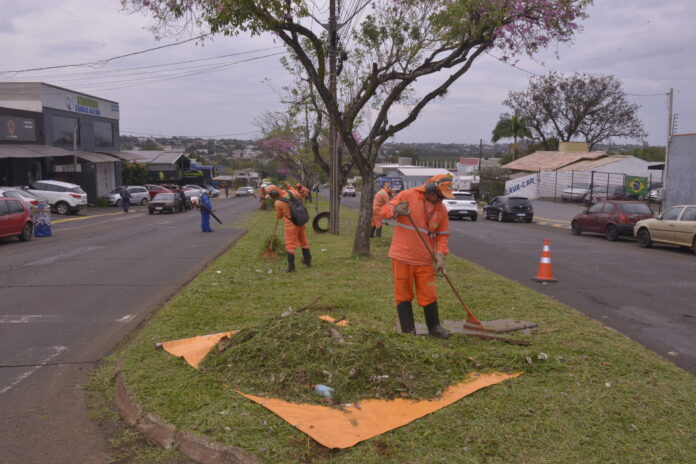 Leste recebe mutirão contra dengue com limpeza e roçada