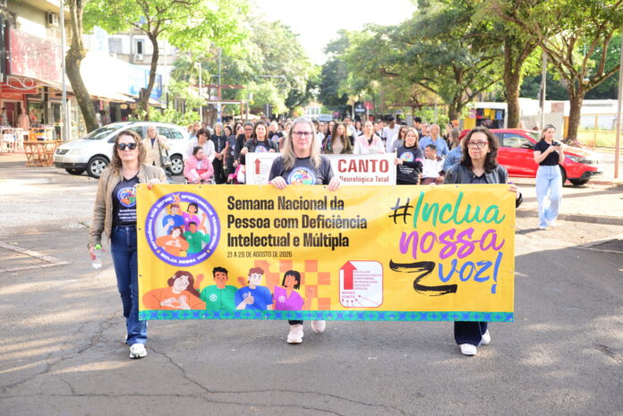 Caminhada pela Semana da Pessoa com Deficiência reúne 400 pessoas em Foz do Iguaçu