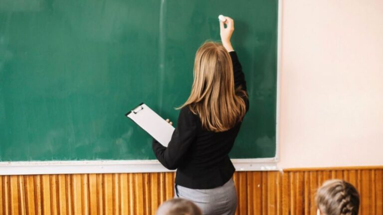 Concurso da Educação do Paraná com 4 mil vagas fecha inscrições em dias