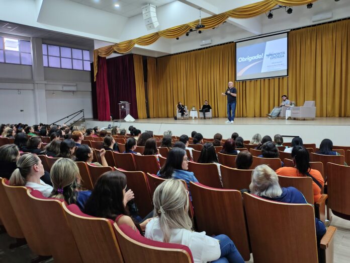 Prefeitura treina professores sobre segurança na internet e golpes digitais