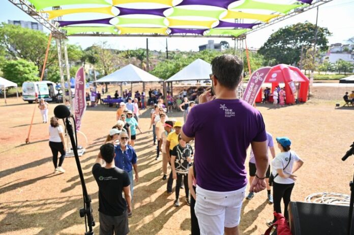 Setembro Lilás começa no Lago Igapó com yoga, teste de memória e orientação sobre Alzheimer