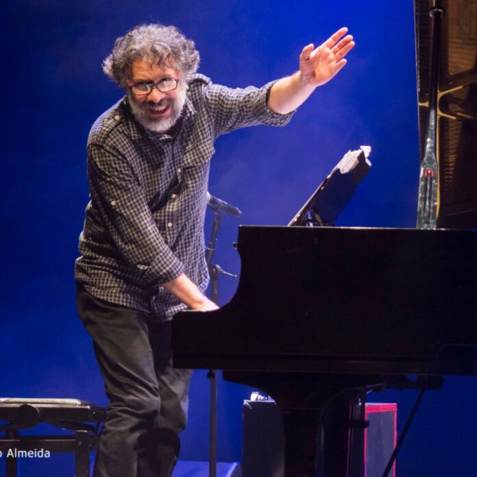 João Carlos Coutinho encerra série Piano e Voz com seis pianistas em Curitiba