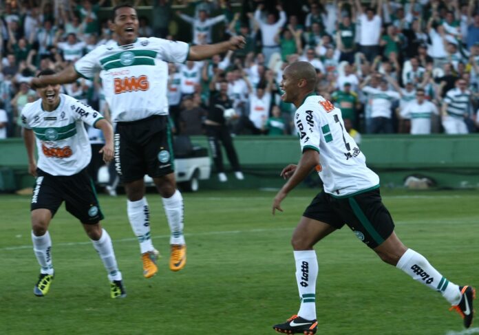 Coritiba busca quebrar jejum de 15 anos contra Corinthians no Couto Pereira