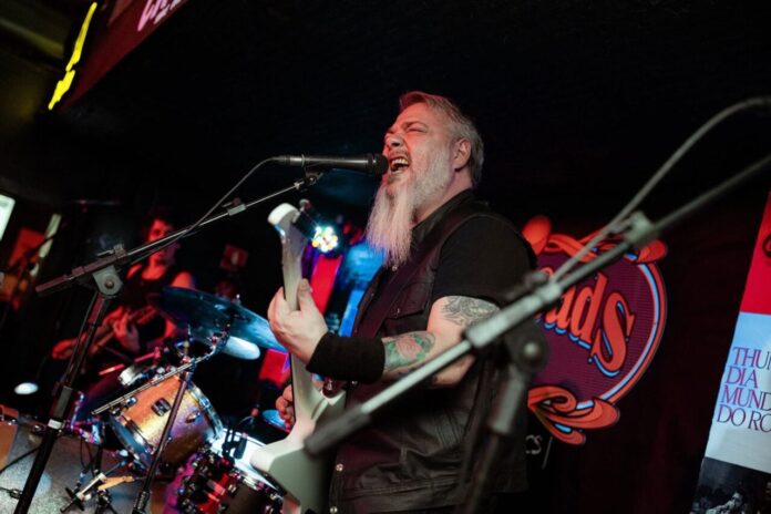 Bar de Curitiba toca rock clássico e eletrônico em festa gratuita neste domingo