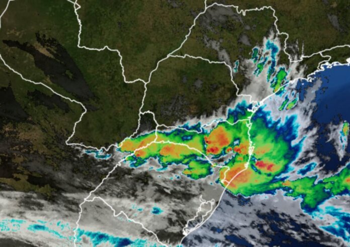 Castro tem sábado com calor, chuva fraca e rajadas de vento até 65 km/h