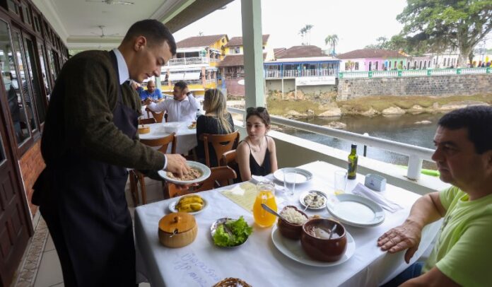 Mais de 600 vagas de emprego abrem nesta segunda-feira em Maringá