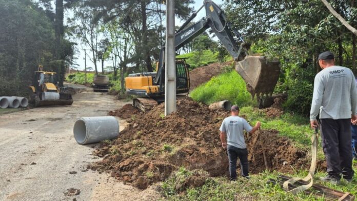 Rua Francisco Orlikoski ganha asfalto; obras começam no Thomaz Coelho