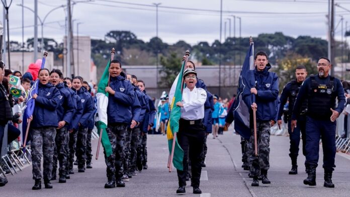 Desfile cívico em Araucária marca véspera da Independência no dia 6 de setembro