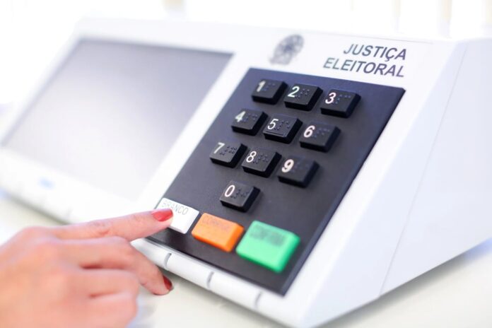 Cinco candidatos empatam na disputa por duas vagas ao Senado no Paraná