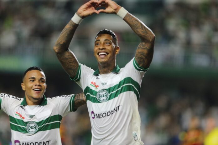Coritiba enfrenta Remo em Belém; Pedro Rocha e Alef Manga protagonizam 'lei do ex'