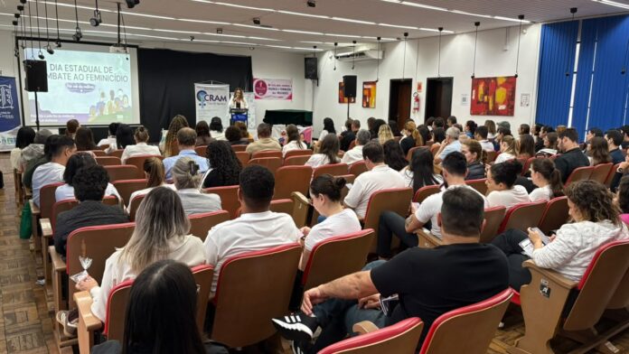 Foz do Iguaçu marca Dia Estadual de Combate ao Feminicídio com ato de conscientização