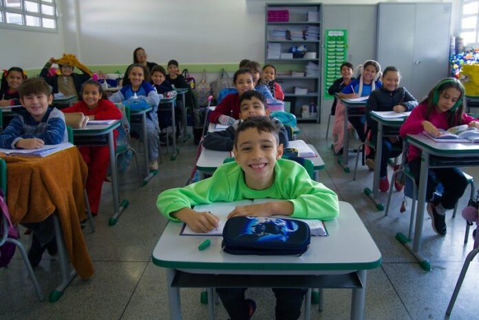 Aulas voltam terça em Foz do Iguaçu; 33 mil alunos iniciam segundo semestre