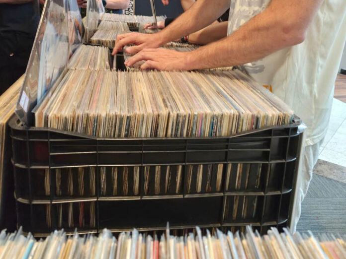 8º Encontro de Colecionadores traz mais de 10 mil discos de vinil para Curitiba neste sábado