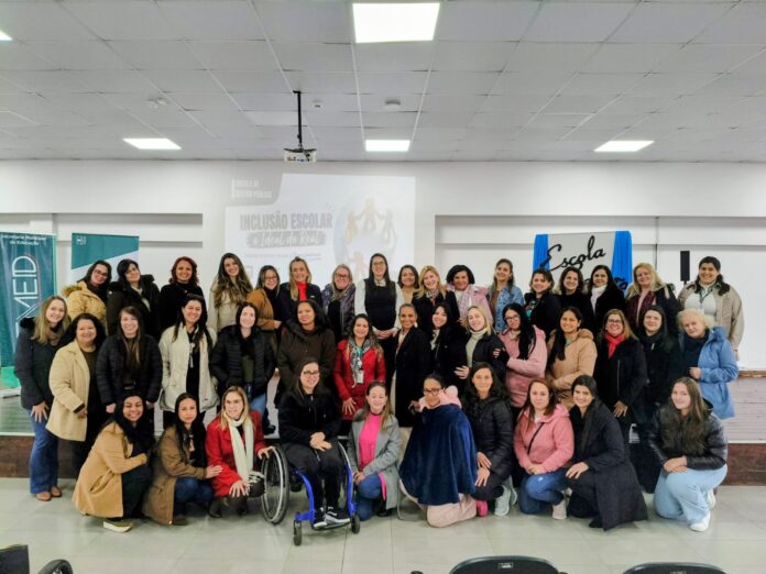 Prefeitura de Colombo reúne professores para debater inclusão nas escolas
