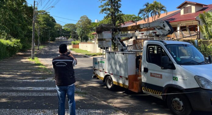 Copel remove cabos soltos em cinco avenidas de Foz do Iguaçu até dezembro