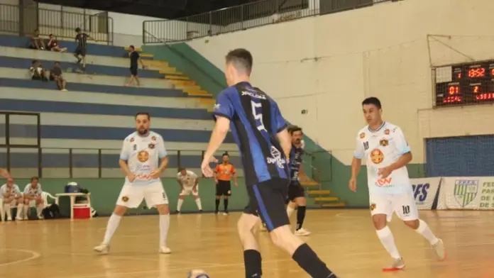 Aston Peira e Real Hawãrey's avançam às quartas do futsal em Marechal Rondon