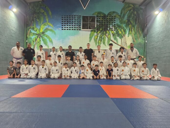 21 atletas de Apucarana buscam ouro no Campeonato Paranaense de Karatê em Cascavel