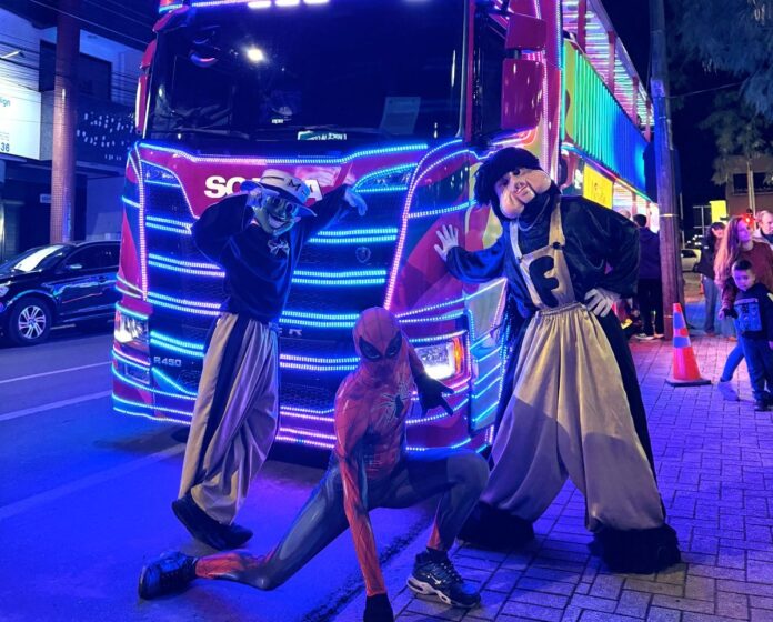 Carreta da Alegria com personagens e acrobacias chega a Irati até 30 de agosto