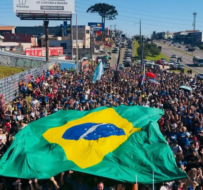 Primeira Marcha para Jesus reúne famílias e igrejas pelas ruas de Colombo