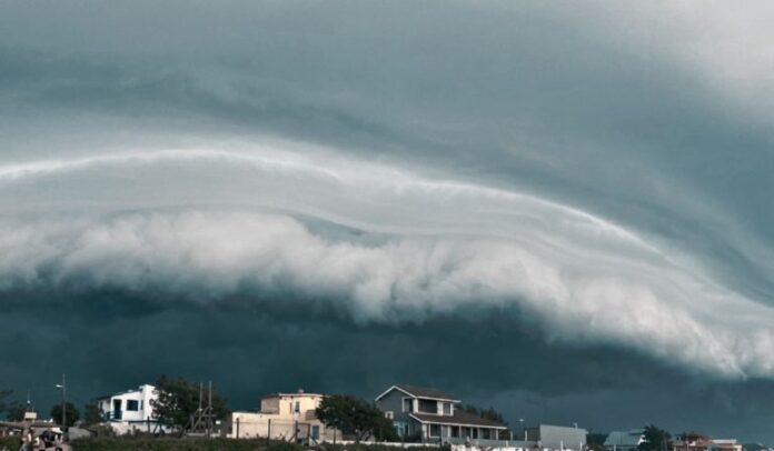 Frente fria chega ao Paraná na quarta; chuva forte entre quinta e sexta