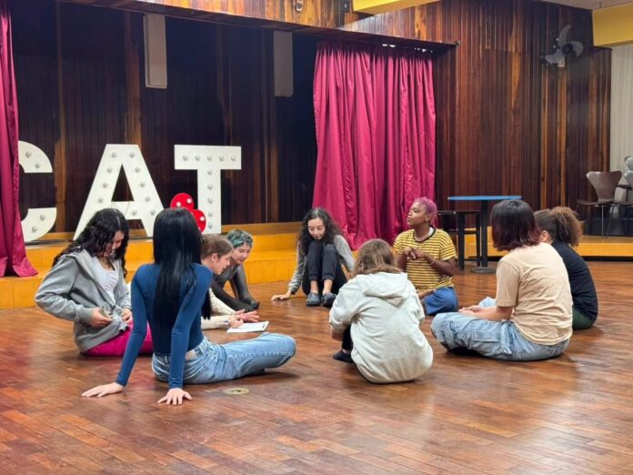 Teatro gratuito para crianças e adolescentes em Jacarezinho; veja como se inscrever