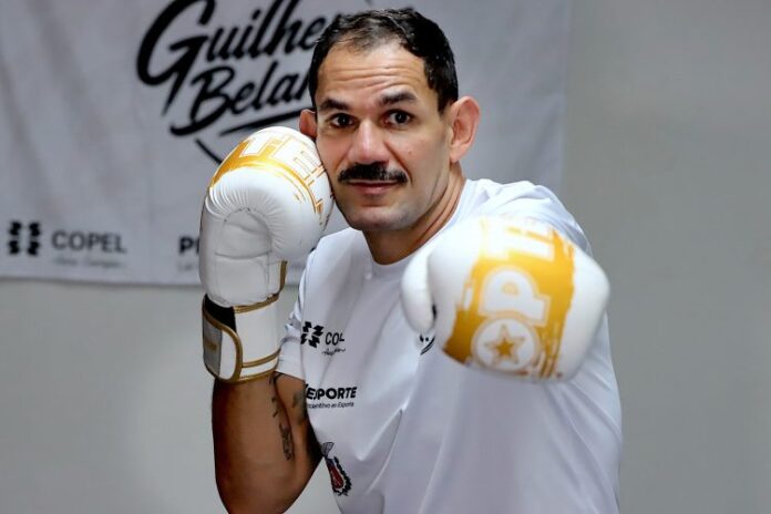 Kickboxer londrinense disputa Pan-Americano no Chile em busca do tetracampeonato