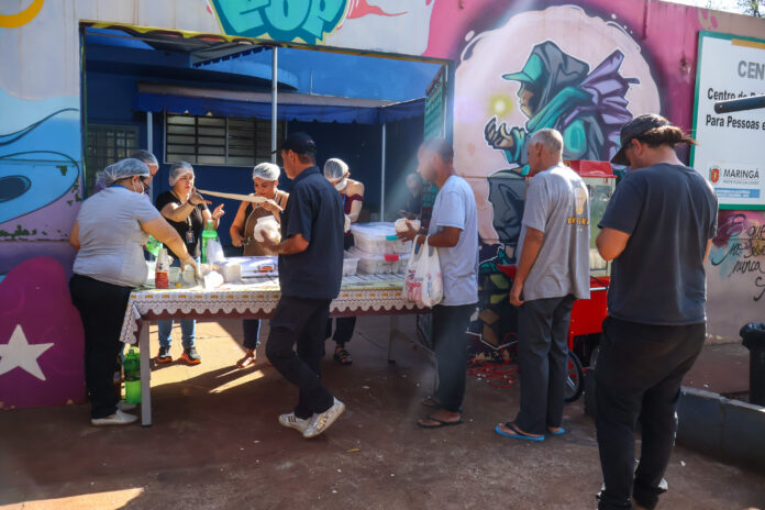 Projeto Reintegrando oferece saúde, emprego e documentos para quem vive na rua