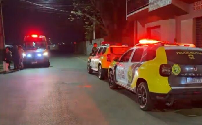 Mulher é esfaqueada em briga por ciúmes em Piraquara