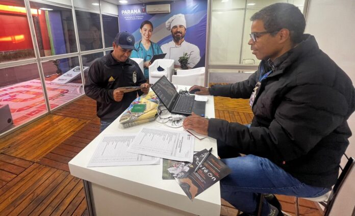 Agência do Trabalhador leva vagas de emprego direto na Expoingá 2026