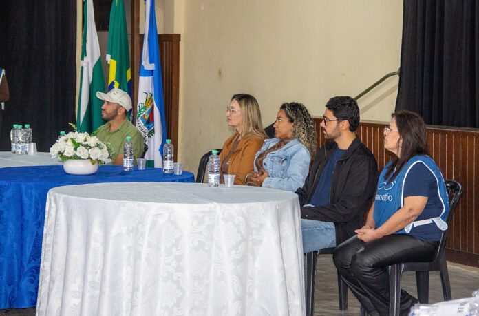 Programa Bons Olhos entrega 263 óculos a alunos de Faxinal