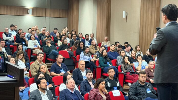 Prolegis reúne 42 municípios em Francisco Beltrão para debate legislativo