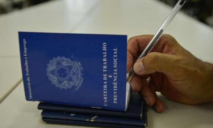 Agência do Trabalhador abre 200 vagas nesta terça