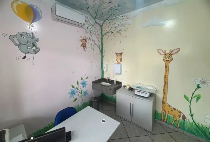 Consultório de Pediatria do CEM ganha pintura lúdica em Coronel Vivida