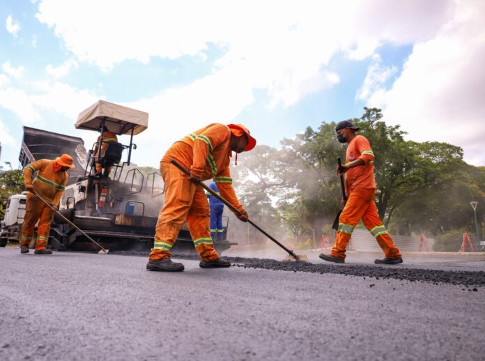 Três avenidas de Maringá recebem recapeamento asfáltico nesta terça-feira