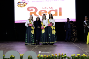 Prudentópolis elege rainha e princesas da FENAFEP em concurso com dez candidatas