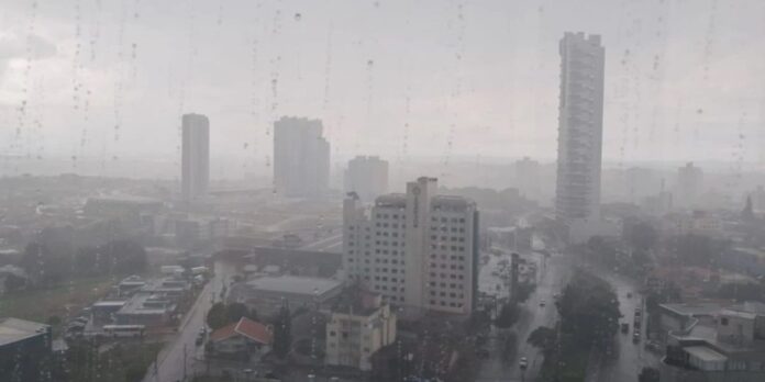 Ponta Grossa em alerta para tempestade segunda e terça com chuva intensa e granizo