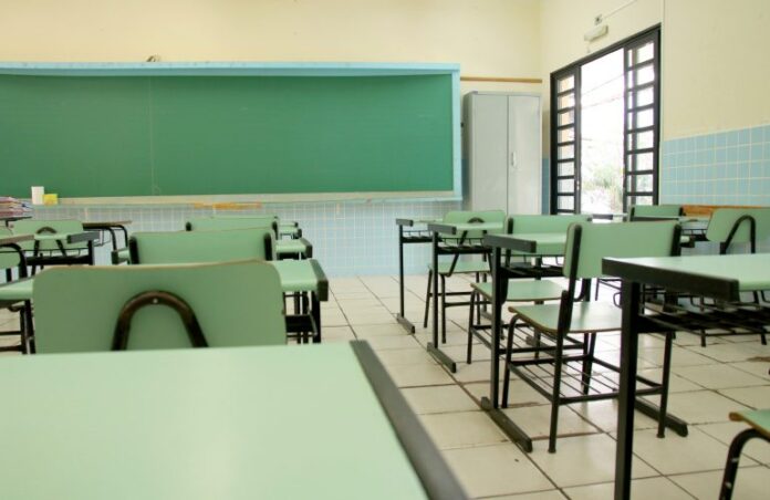 Teste seletivo para 60 professores temporários de Londrina tem quase 3 mil inscritos