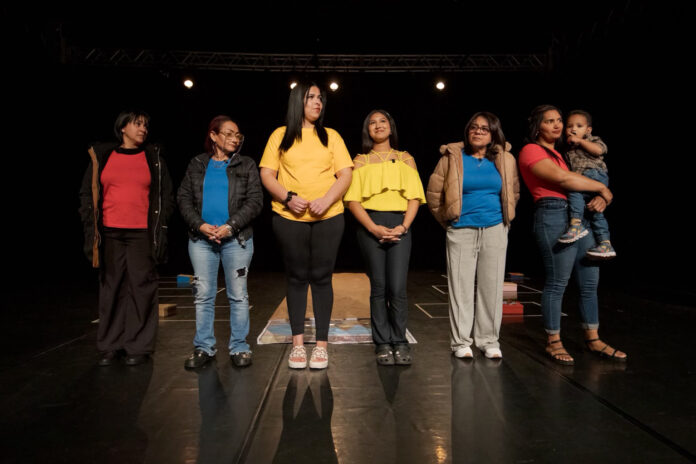 Peça sobre mulheres venezuelanas estreia domingo com duas sessões gratuitas na Vila Triolé
