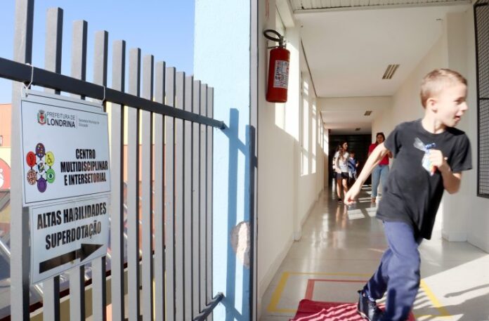 Palestra sobre superdotação reúne pais e especialistas em Londrina