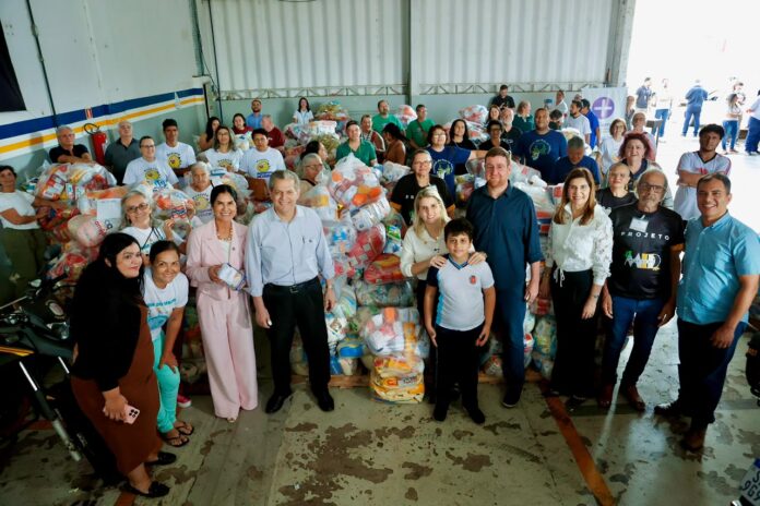 Exposição com dinossauros arrecada 9 toneladas de alimentos para 18 instituições